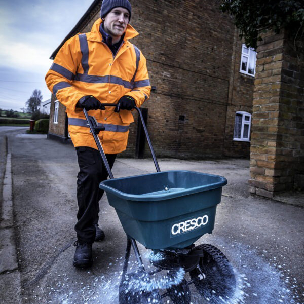 cresco-10sw-broadcast-spreader-5