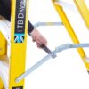 heavy-duty-fibreglass-swingback-step-ladder-06