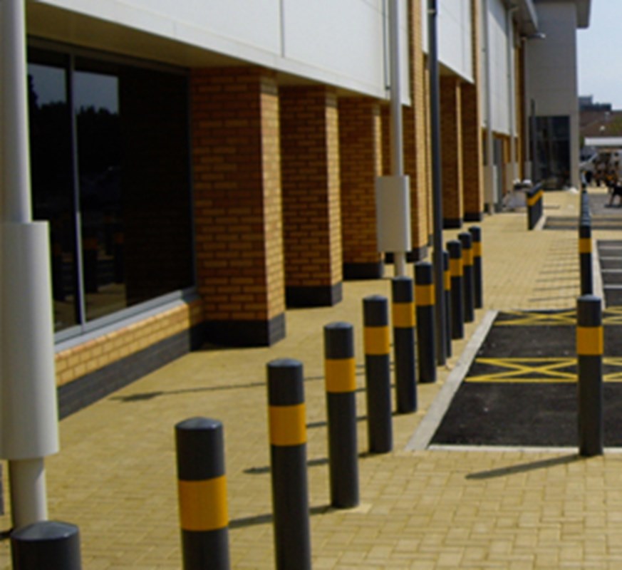 plain-round-bollard-1000-galvanised-4-300x275