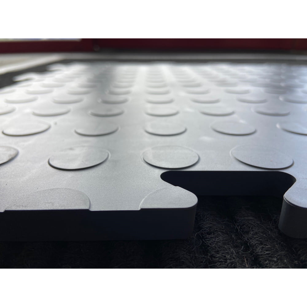 coloured-interlocking-vinyl-floor-tile-studded-surface-1